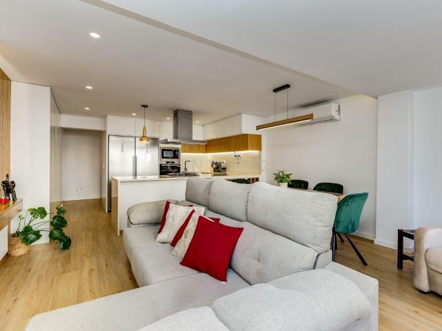 Apartamento T2 | Totalmente remodelado | Linda a Velha
