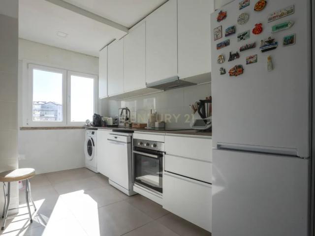 Apartamento T2 Totalmente Remodelado – Linda a Velha