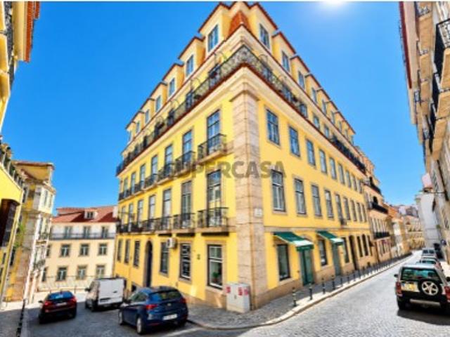 Apartamento T2 Totalmente Remodelado no Chiado