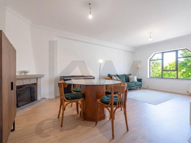 Apartamento T2 Totalmente Remodelado no Vale das Flores