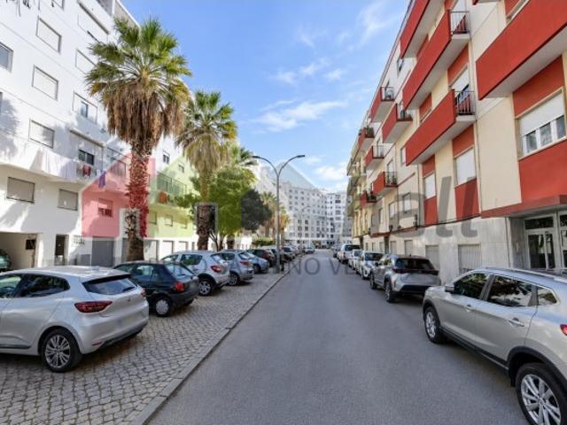 Apartamento T2 Totalmente Remodelado nos Quatro CaminhosSetúbal