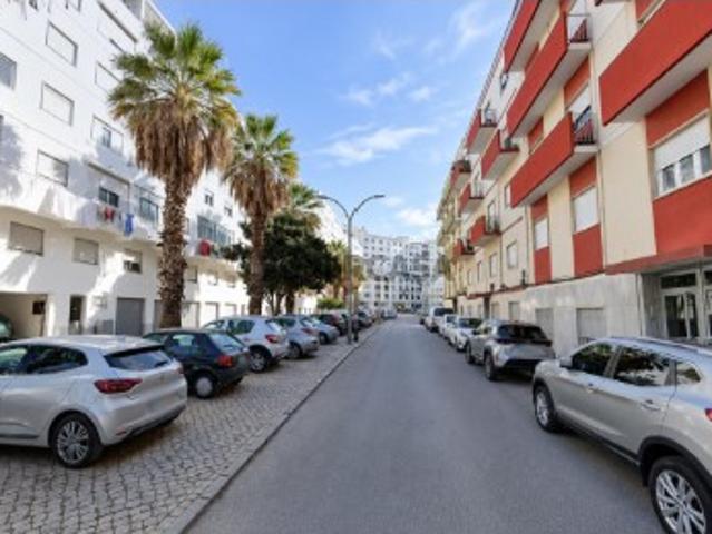 Apartamento T2 Totalmente Remodelado nos Quatro Caminhos Setúbal
