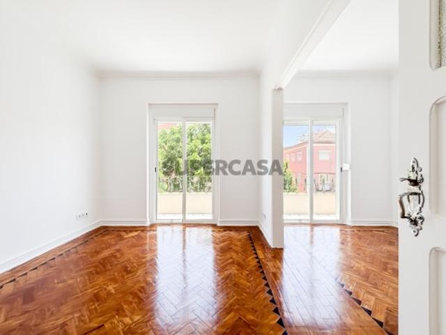 Apartamento T2 Totalmente Remodelado na Amadora