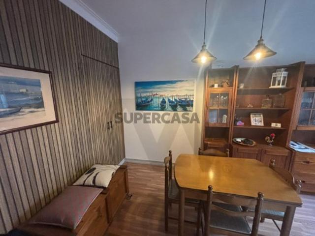 Apartamento T2 Totalmente Remodelado na Av. Principal Queluz | Sintra