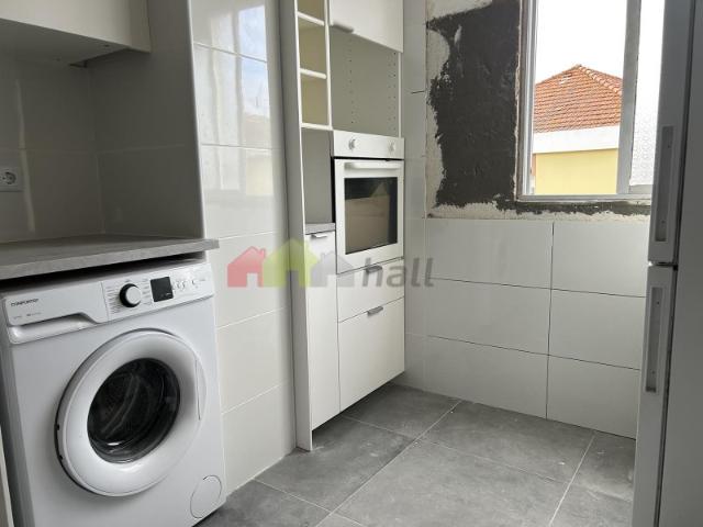 Apartamento T2 totalmente remodelado na Baixa da Banheira