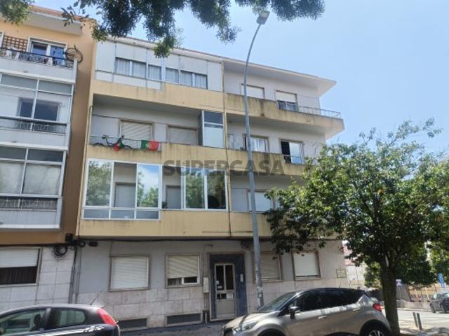 Apartamento T2 Totalmente Remodelado na Damaia