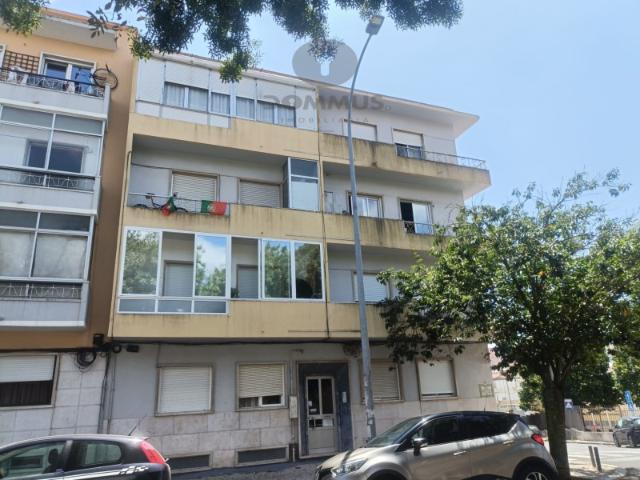 Apartamento T2 Totalmente Remodelado na Damaia