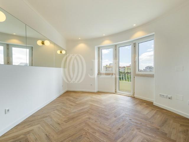 Apartamento T2 Totalmente Remodelado nas Amoreiras, Lisboa