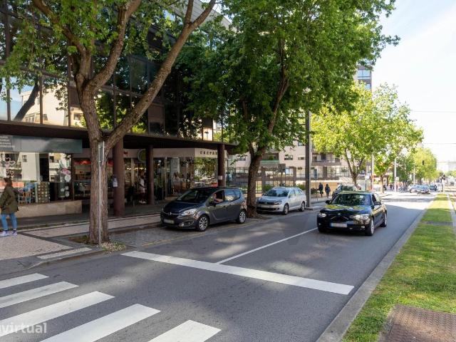 APARTAMENTO TOTALMENTE RENOVADO NA AVENIDA DA REPBLICA EM GAIA A 200
