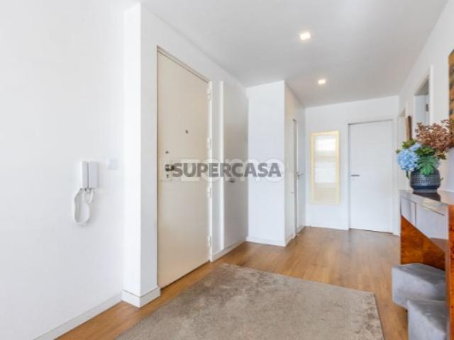 Apartamento T2 totalmente Renovado / Carnaxide