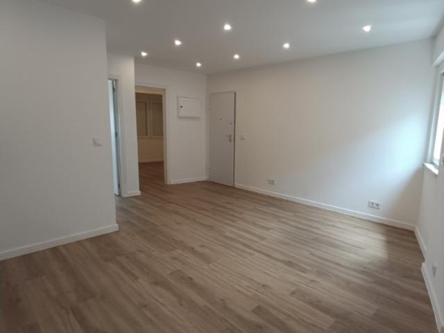 Apartamento T2 Totalmente Renovado | Centro de Queluz