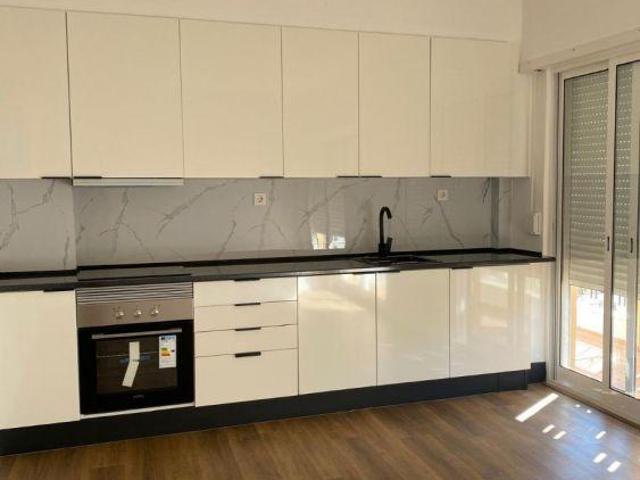 Apartamento T2 Totalmente Renovado, Coz. Equipada, Elevador, Zona Central da Amora | 26064085883
