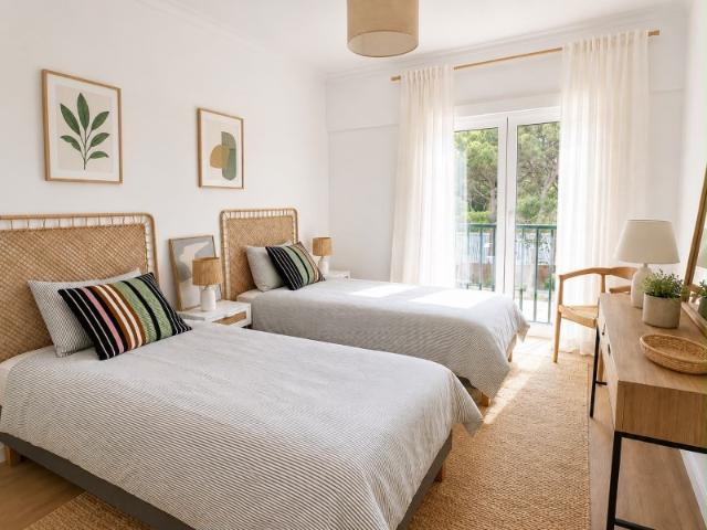 Apartamento T2 totalmente renovado e mobilado para arrendamento, localizado no coração do Estoril