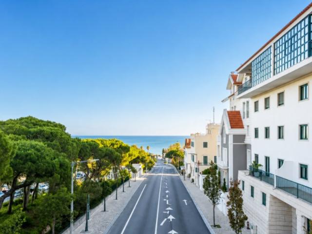 Apartamento T2 totalmente renovado e mobilado para arrendamento no Estoril