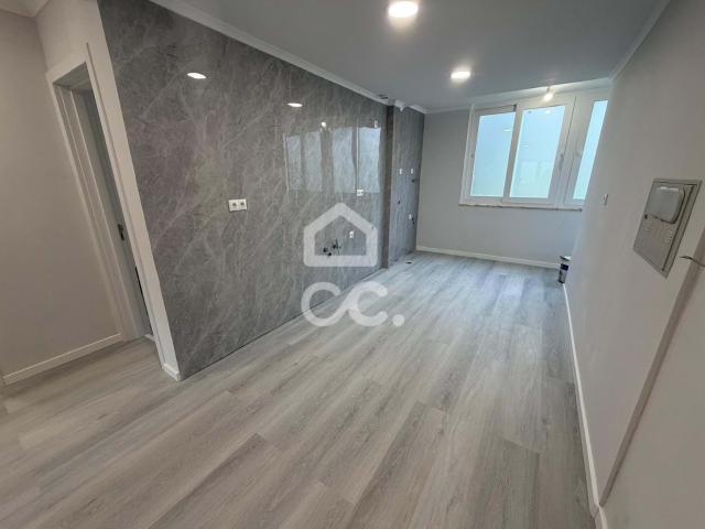 Apartamento T2 totalmente renovado em Benfica