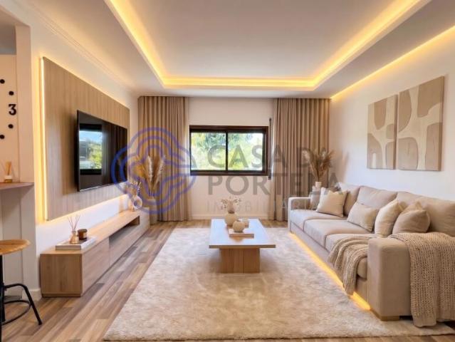 Apartamento T2 totalmente renovado em Canidelo, a 500m da praia, com garagem e suite