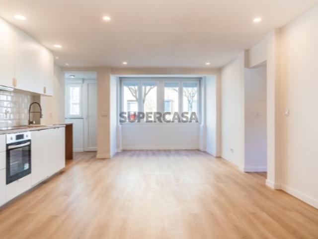 Apartamento T2 Totalmente Renovado em Cascais