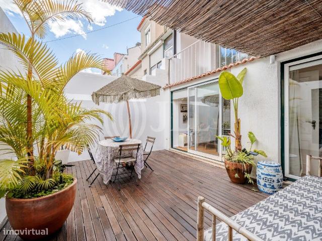 Apartamento T2 totalmente renovado em So Bento Lisboa