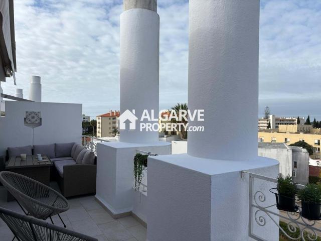 Apartamento T2 totalmente renovado em zona tranquila perto d. 80m² Quarteira