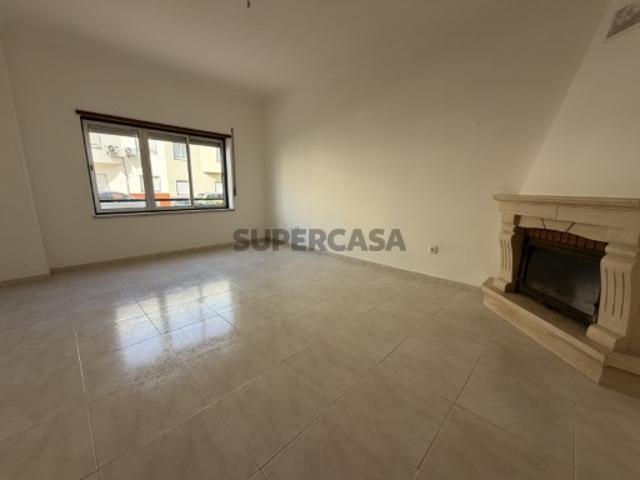 Apartamento T2 Transformado em T3 na Moita com Sótão e Recuperador de Calor
