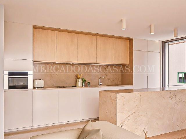 Apartamento T2, último andar, São Félix Marinha