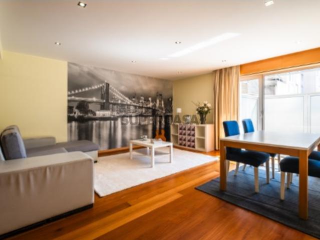 Apartamento T2 único em condomínio fechado, com 220 m² área total, com 79 m² de terraço e 2 frentes, em Coimbrões Vila Nova de Gaia