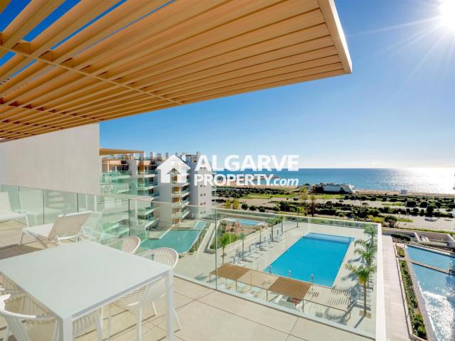Apartamento T2 único na primeira linha de mar junto da Marin. 148m² Vilamoura