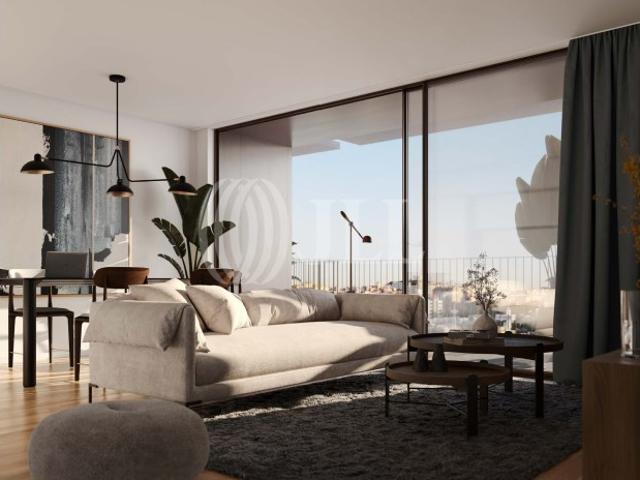 Apartamento T2, varanda e estacionamento, Vila Nova de Gaia