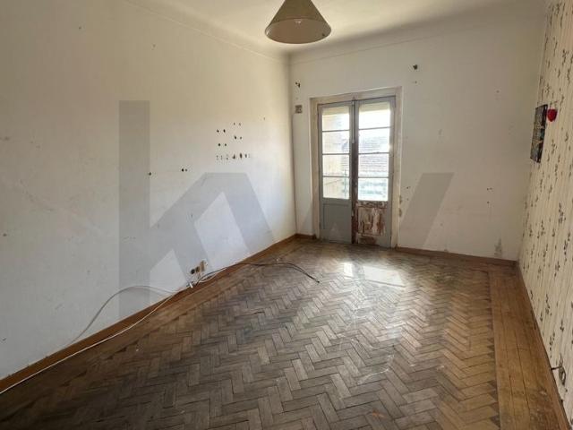 Apartamento T2 | Varanda | Renovar | Obras | Prdio reabilitado | Alma
