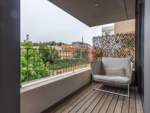 Apartamento T2|varanda| 2 suítes| closet| garagem | arrumo| Foz do Douro
