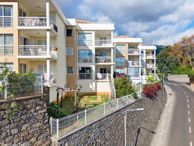 Apartamento T2 Venda, com Jardim e Vista Mar Pilar, Funchal