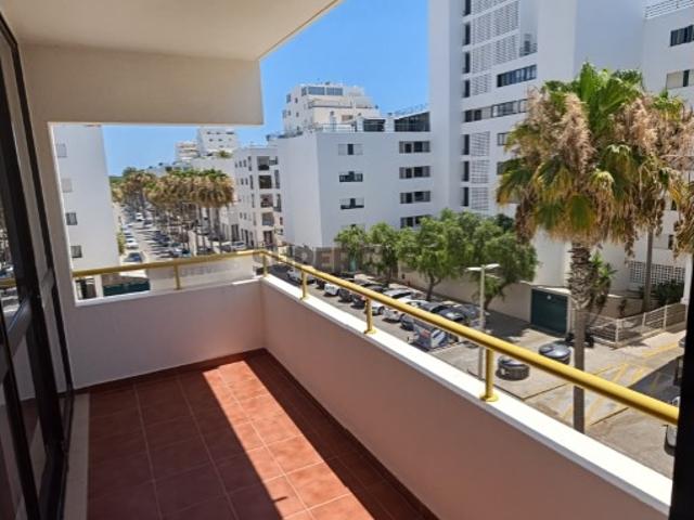 Apartamento T2 virado a Sul, perto da Praia de Quarteira, Algarve