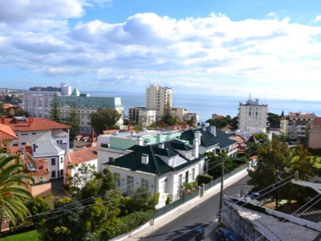 Apartamento T2 vista de mar no Monte Estoril, Cascais