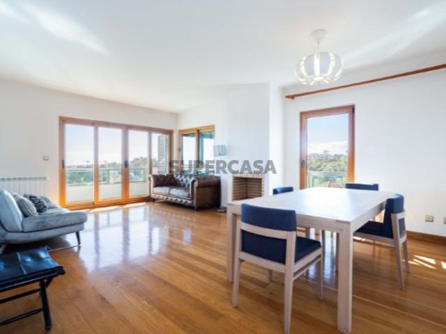 Apartamento T2 | Vista Mar | Condominio Fechado com Piscina | Estoril, Cascais