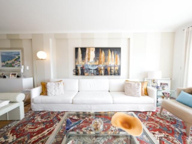 APARTAMENTO T2 EM CONDOMÍNIO COM VISTA MAR NO ESTORIL