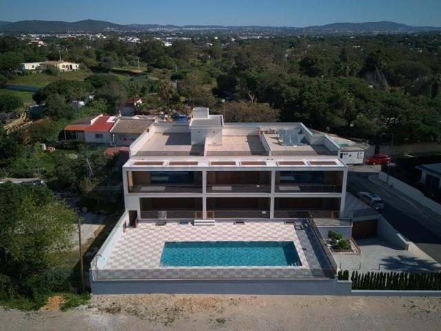 Apartamento T2 em Quarteira, num condomínio privado junto à praia, Loulé, Quarteira