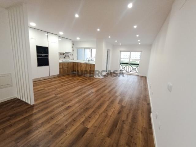 Apartamento T2 à Venda na Avenida Marginal Frente à Praia de São Martinho do Porto