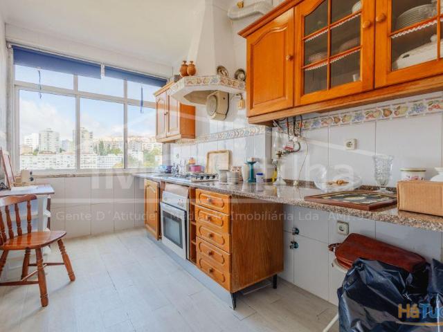 Apartamento T2 à venda na rua Luis Simões | 24073813163