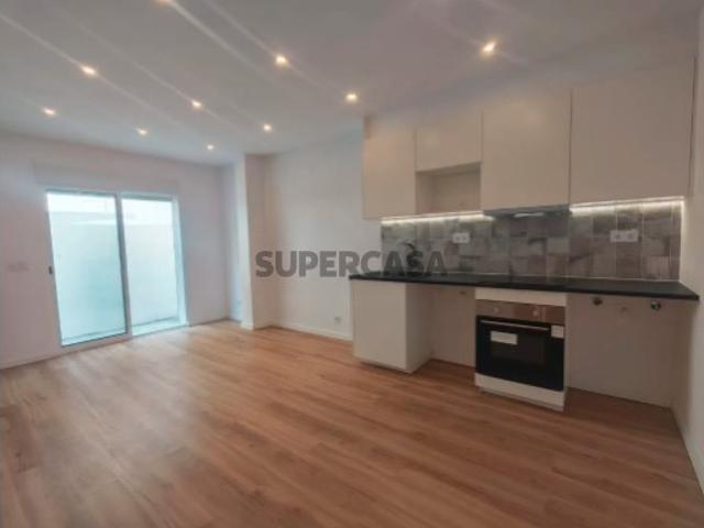 Apartamento T2 à venda na Rua Major Rosa Bastos