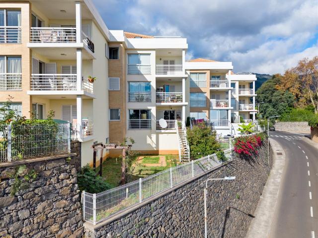 Apartamento T2 à Venda com Jardim e Vista Mar Pilar, Funch. 217m² São Martinho