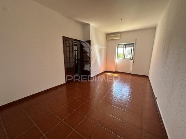Apartamento T2 à venda em Santo António da Charneca, concelho de Barreiro, Setúbal, Portugal