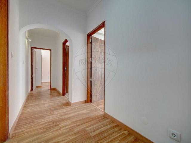 Apartamento T2 à venda em Sintra 79m² Sintra Santa Maria E São Miguel