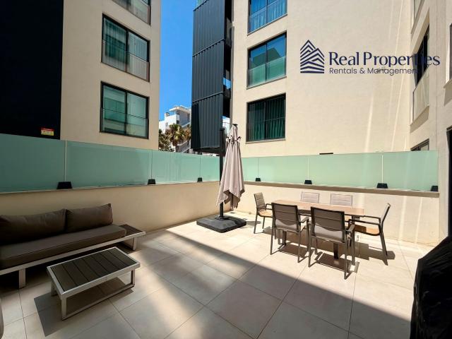 Apartamento T2 a 50m da praia com piscina comum, em Quarteira