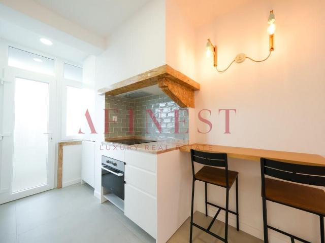 Apartamento T2 Acabado De Remodelar Na Graça, S. Vicente L. 66m² São Vicente