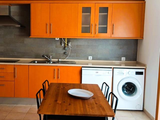 Apartamento T2 amplo com lugar de garagem para arrendar em Tavira