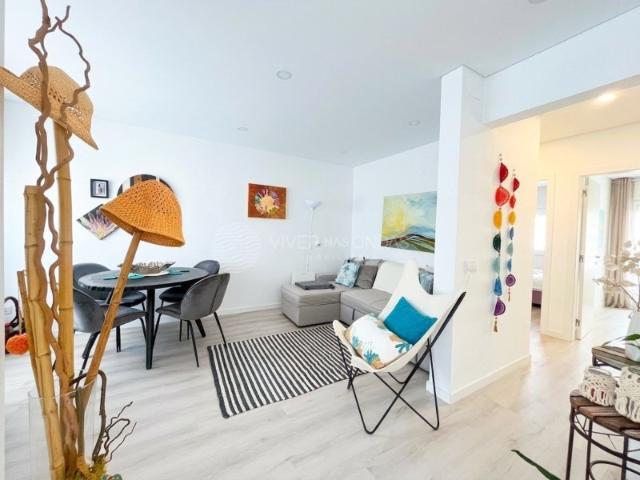 Andar de Moradia T2 remodelado em Santo António Costa da Caparica
