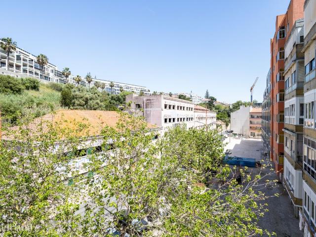 Apartamento T2 ARRENDADO, no Dafundo