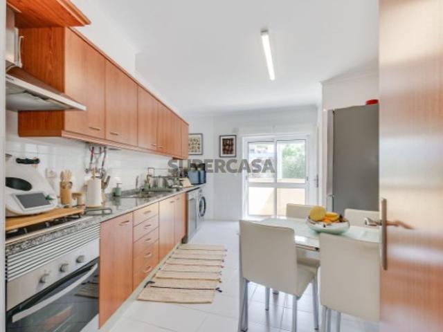 Apartamento T2 c/ Arrecadação e Parqueamento Condomínio Horta dos Vimes, Alenquer
