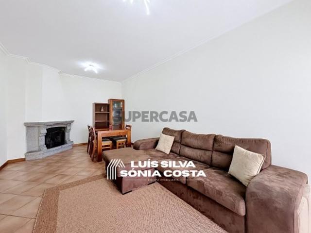 Apartamento T2 c/ Garagem, Arrumos, Varandas & Elevador Condomínio Fechado!