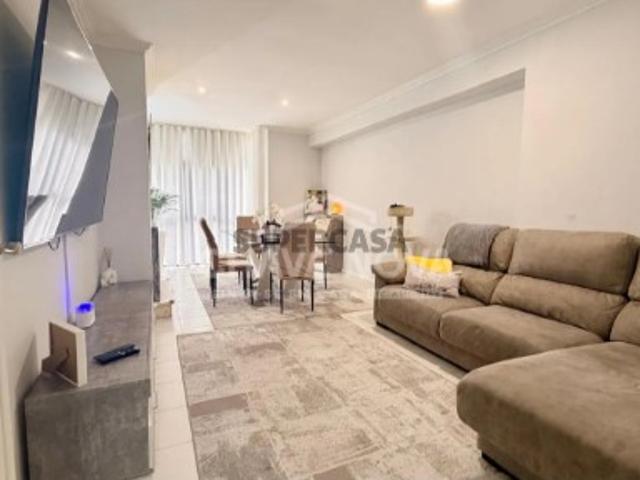 Apartamento T2 c/ Garagem Box em Canelas